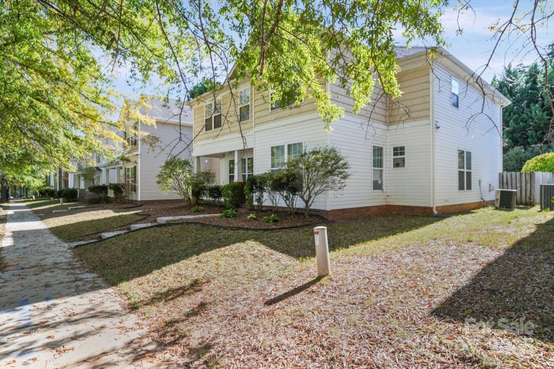 Property image 4 of 6010 Colonial Garden Drive in Carrington Ridge, Huntersville, NC 28078