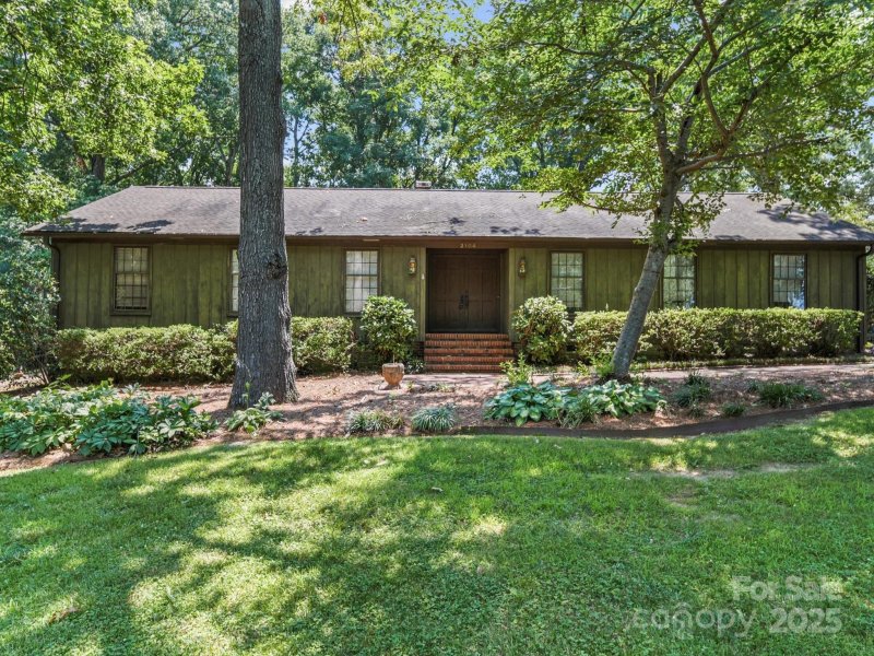 2104 Stoneyridge Drive