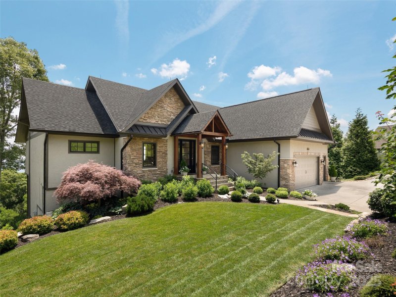 Property image 2 of 332 Summerset Drive in Grand Highlands at Bearwallow, Hendersonville, NC 28792