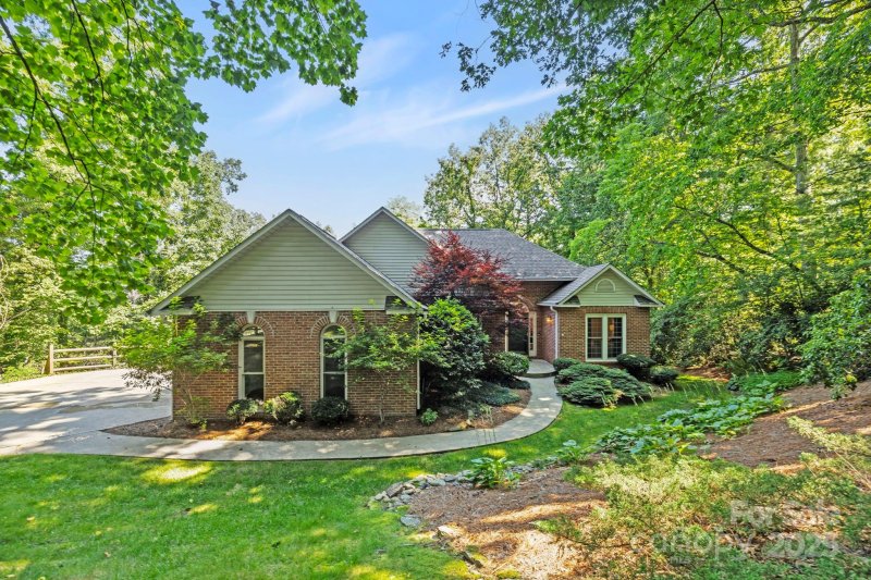 Property image 3 of 741 Zelda Court in Estates of Salisbury, Hendersonville, NC 28792