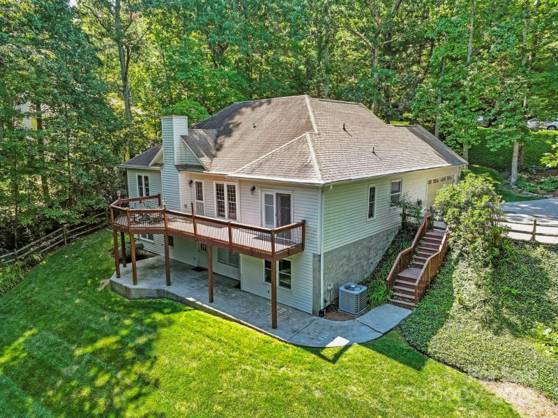 Property image 5 of 741 Zelda Court in Estates of Salisbury, Hendersonville, NC 28792