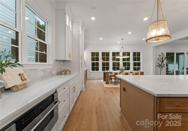 Property image 4 of 4349 Castleton Road in Cotswold, Charlotte, NC 28211