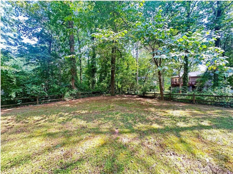 Property image 3 of 6543 Montezuma Trail in Hickory Ridge, Charlotte, NC 28227