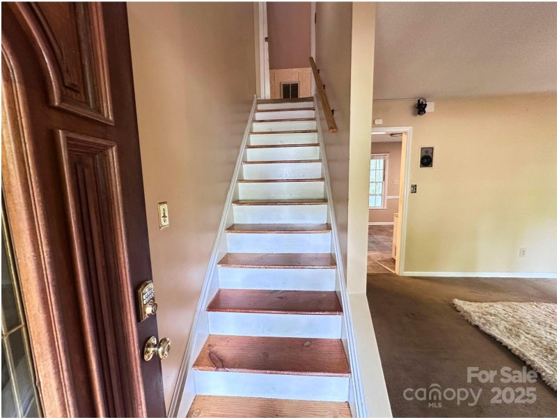 Property image 4 of 6543 Montezuma Trail in Hickory Ridge, Charlotte, NC 28227