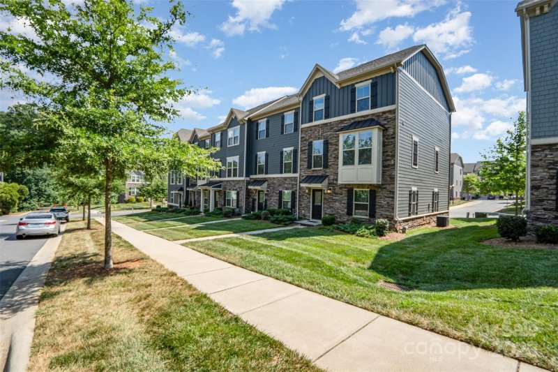 Property image 2 of 4436 Carteret Street in Townes of Oakhurst, Charlotte, NC 28205