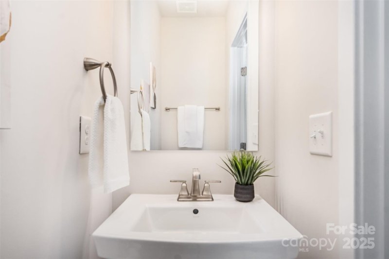 Property image 5 of 4436 Carteret Street in Townes of Oakhurst, Charlotte, NC 28205