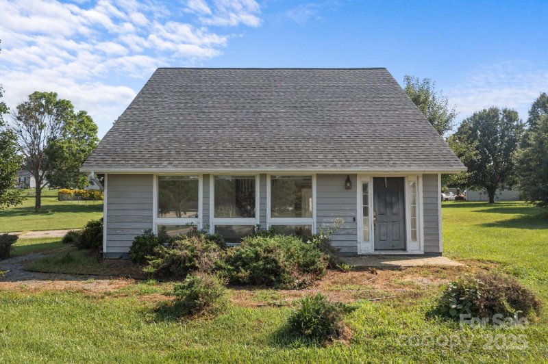 Property image 2 of 2268 Bay Court in Glencroft, Newton, NC 28658