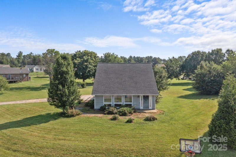 Property image 4 of 2268 Bay Court in Glencroft, Newton, NC 28658