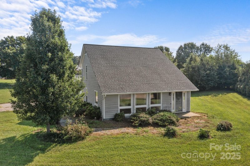 Property image 5 of 2268 Bay Court in Glencroft, Newton, NC 28658