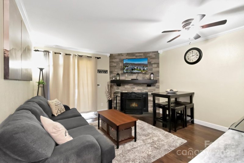 301 Pinnacle Inn Road