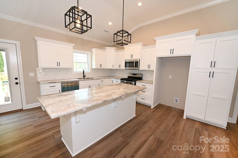 Property image 4 of 4940 Southview Drive in Wallaces View, Hickory, NC 28602