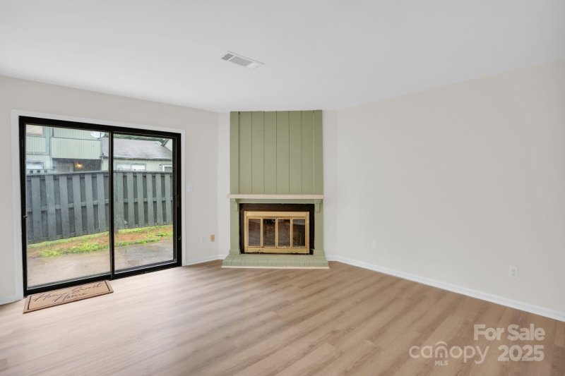 Property image 3 of 6104 Bent Tree Court in Four Seasons, Charlotte, NC 28212