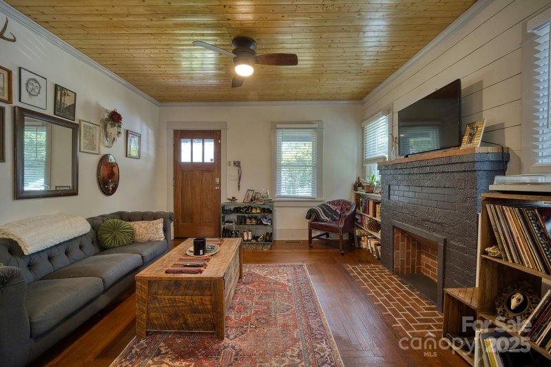 Property image 3 of 107 Riverview Drive in French Broad Terrace, Asheville, NC 28806