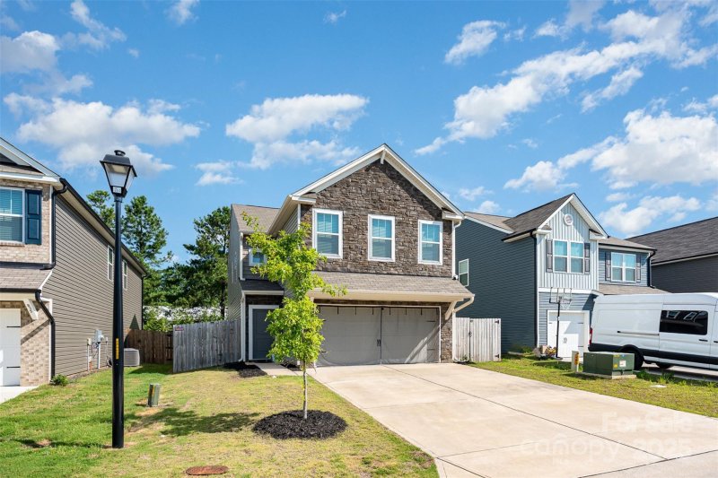 Property image 3 of 839 Foxglove Lane in Austen Lakes, York, SC 29745