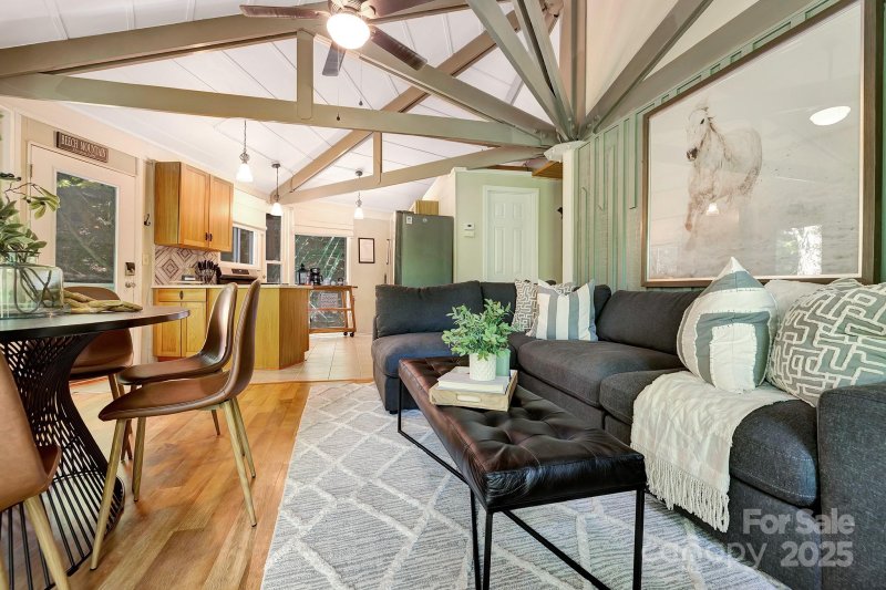 Property image 3 of 125 Pond Creek Road in Charter Hills, Beech Mountain, NC 28604