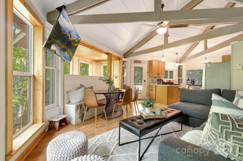 Property image 5 of 125 Pond Creek Road in Charter Hills, Beech Mountain, NC 28604