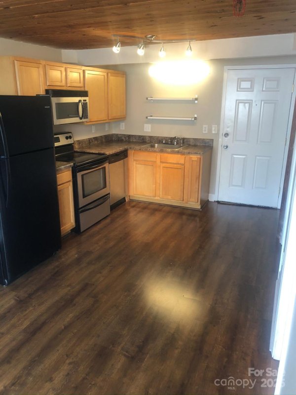 Property image 2 at 201 S Hoskins Road, Charlotte, NC 28208