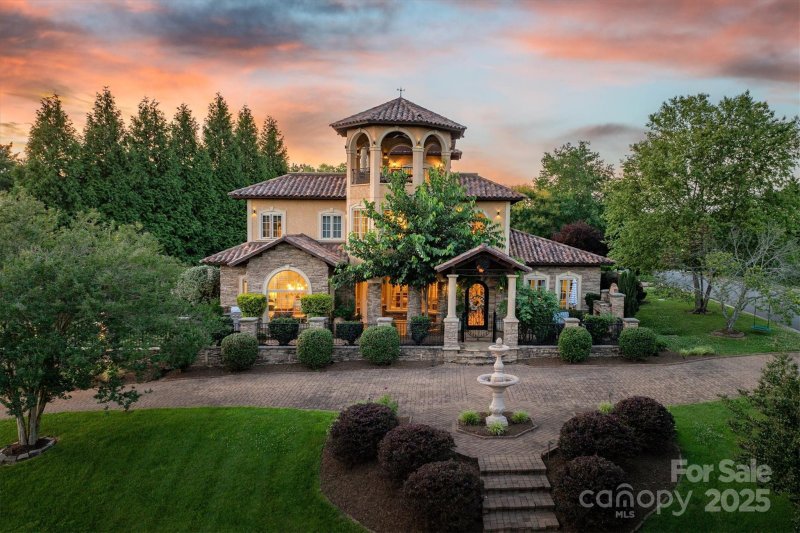 Governors Harbour, Hickory Community