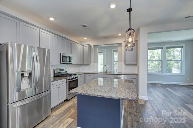 Property image 3 of 5527 Cheerful Lane in Cresswind, Charlotte, NC 28215