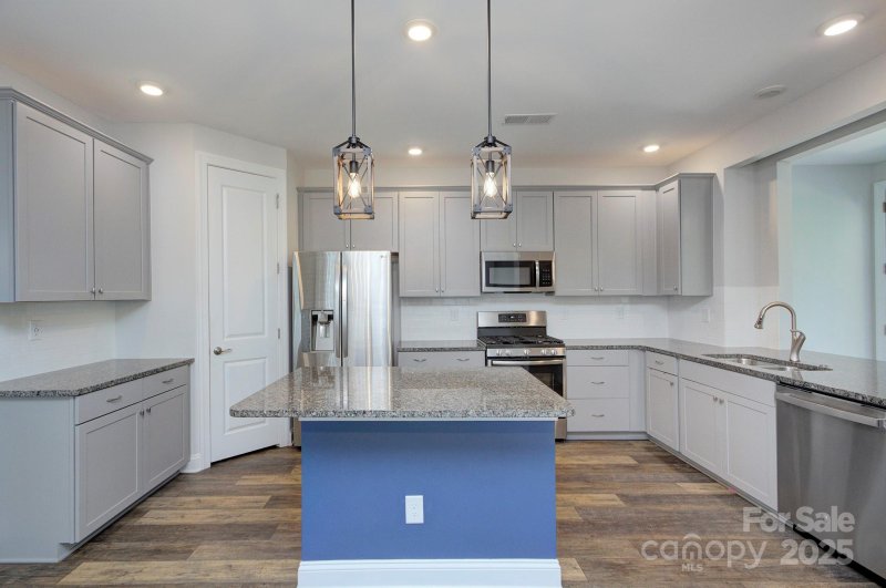 Property image 4 of 5527 Cheerful Lane in Cresswind, Charlotte, NC 28215