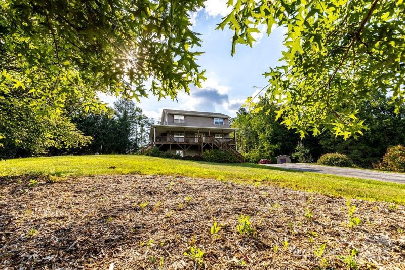 Property image 4 of 365 Hemlock Springs Trail in Twin Brook Hills, Weaverville, NC 28787