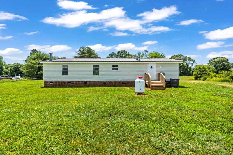 Property image 2 of 1133 Lynn Lane in Doe Run, Catawba, NC 28609