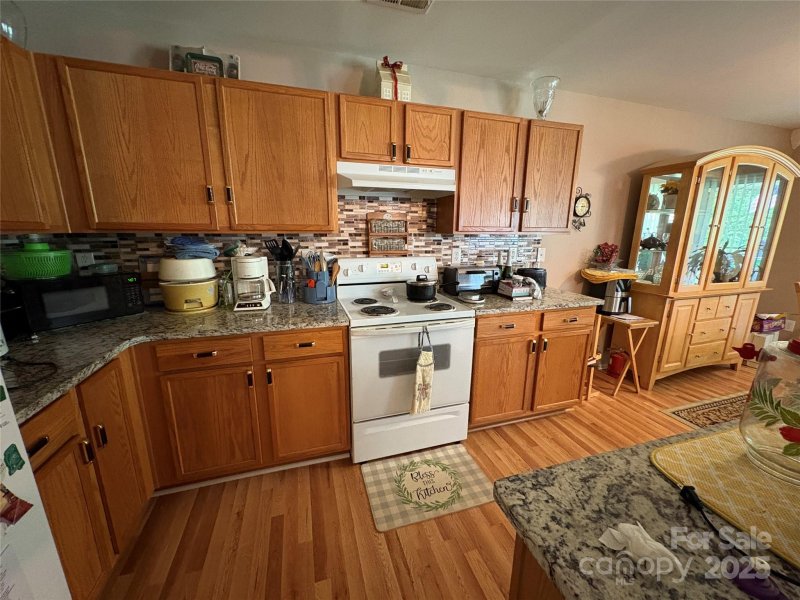 Property image 5 of 1412 Cold Creek Place in Cabarrus Crossing, Huntersville, NC 28078