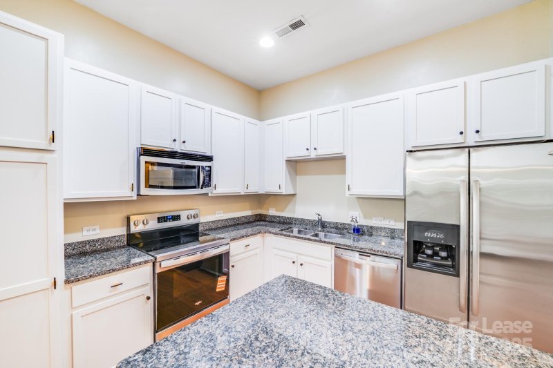 Property image 3 at 914 Warren Burgess Lane, Charlotte, NC 28205