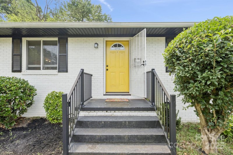 Property image 2 at 2927 Southwest Boulevard, Charlotte, NC 28216