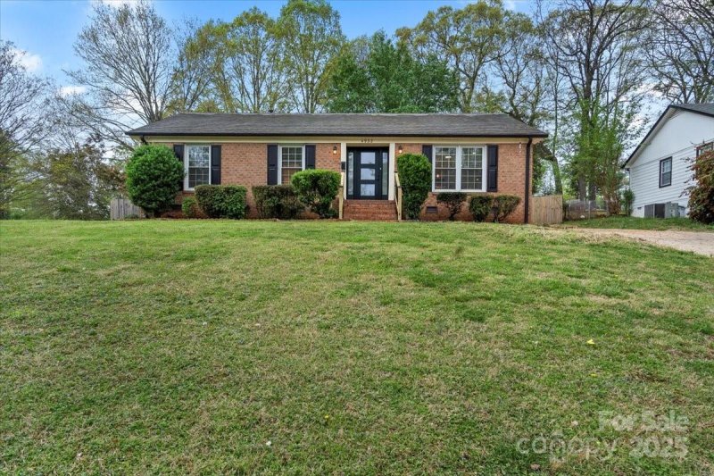 Property image 2 of 4932 Delivau Drive in Hope Valley, Charlotte, NC 28215