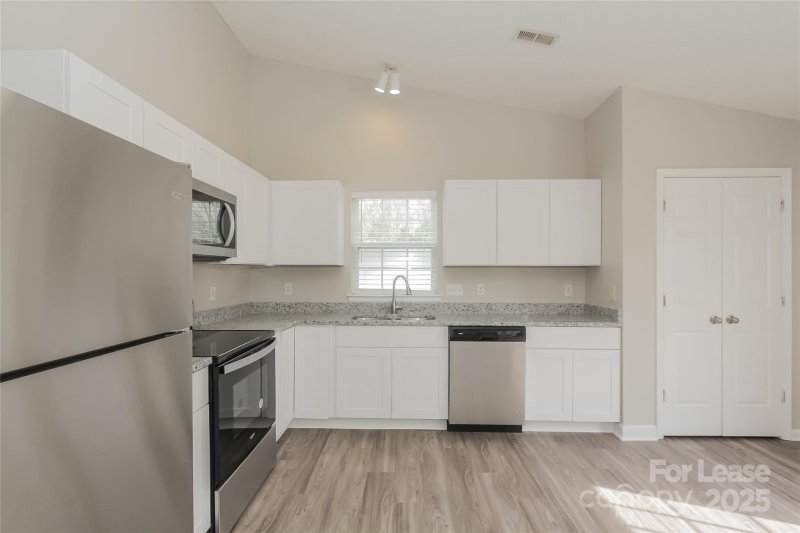 Property image 4 at 7116 Red Bud Circle, Charlotte, NC 28214