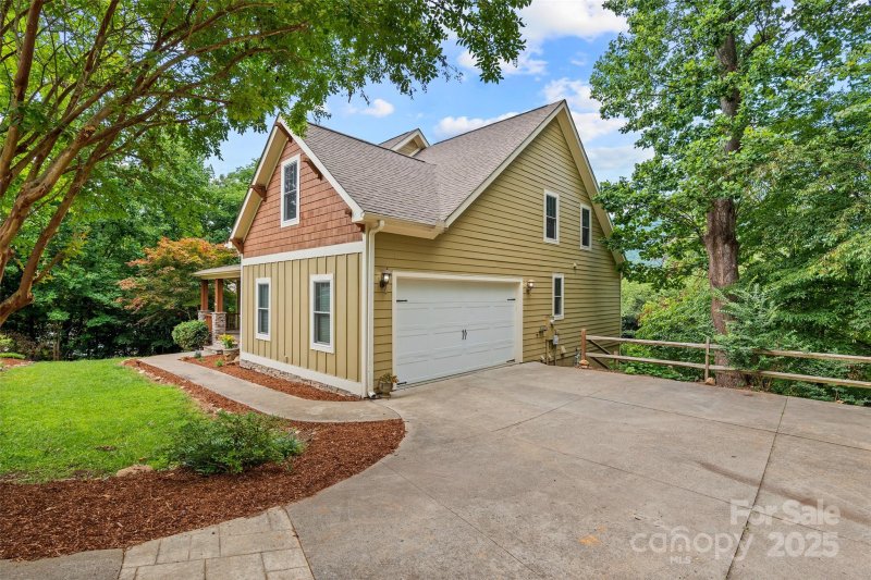 Property image 2 at 103 Village Pointe Lane, Asheville, NC 28803