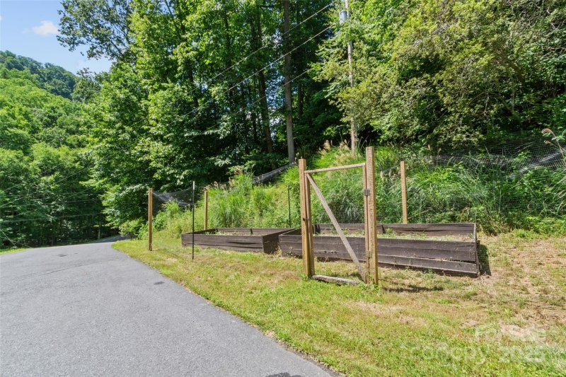 Property image 5 of 222 Fox Creek Road in Stepping Stone Creek Estates, Mars Hill, NC 28754