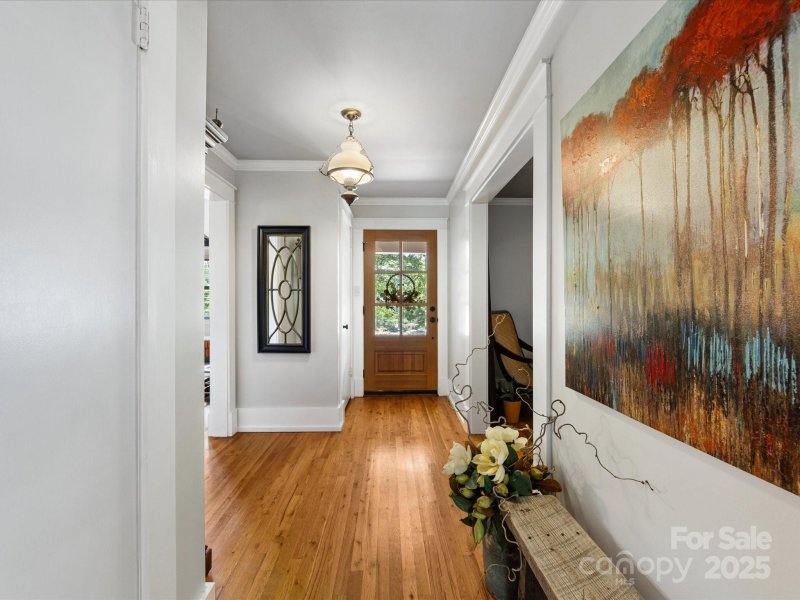 Property image 4 of 112 8th Avenue in Oakwood, Hickory, NC 28601