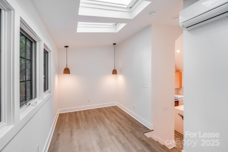 Property image 5 of 465 W Worthington Avenue in Wilmore, Charlotte, NC 28203