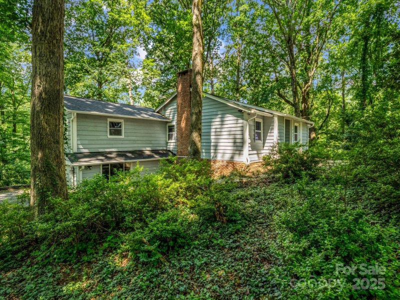 Property image 2 of 1463 Carolina Drive in Gillette Woods, Tryon, NC 28782