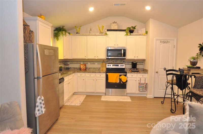Property image 3 of 636 Lancelot Drive in Knights Bridge, Richburg, SC 29729