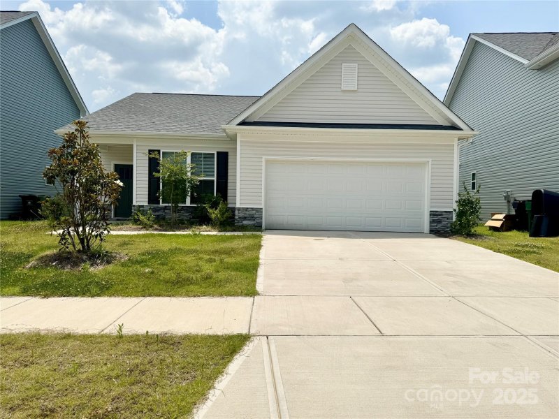 Surrey Woods, Charlotte Community