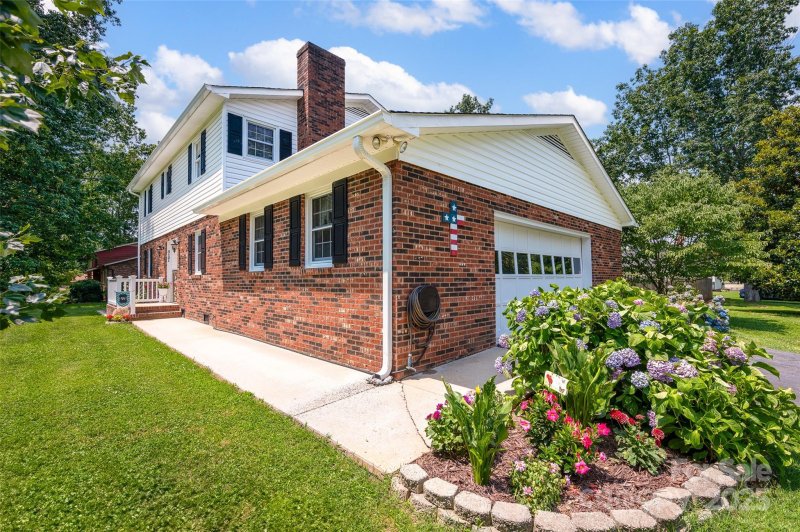 Property image 2 at 4121 Dover Street, Claremont, NC 28610