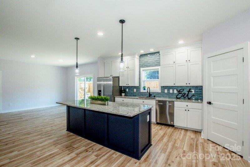 Property image 2 of 7039 Executive Circle in Lake Shore, Denver, NC 28037