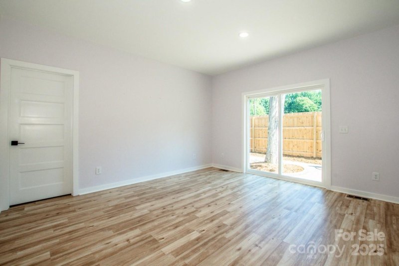 Property image 5 of 7039 Executive Circle in Lake Shore, Denver, NC 28037