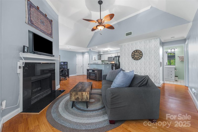 Property image 2 of 2510 Cranbrook Lane in The Villages of Eastover Glen, Charlotte, NC 28207