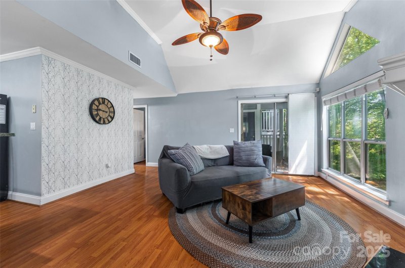 Property image 3 of 2510 Cranbrook Lane in The Villages of Eastover Glen, Charlotte, NC 28207