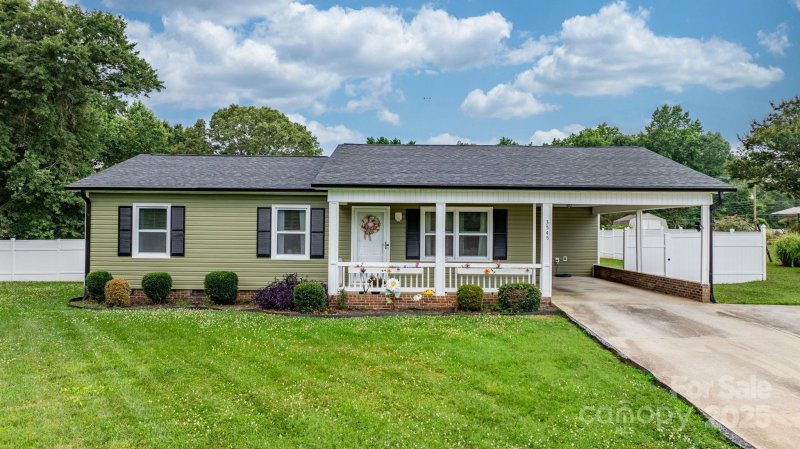 Property image 2 at 3545 Yorkland Drive, Hickory, NC 28601