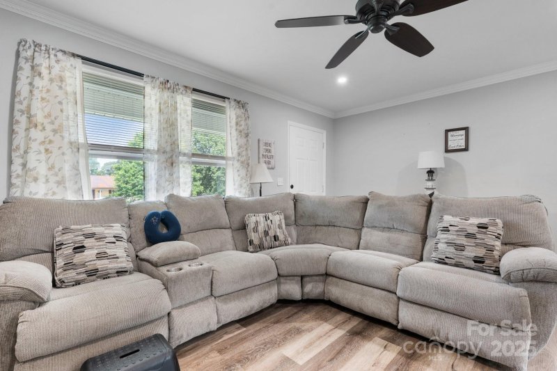 Property image 3 at 3545 Yorkland Drive, Hickory, NC 28601