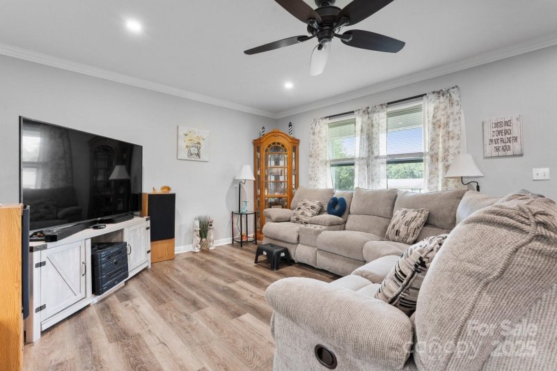 Property image 4 at 3545 Yorkland Drive, Hickory, NC 28601