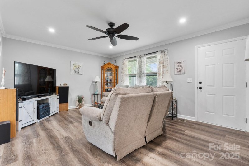 Property image 5 at 3545 Yorkland Drive, Hickory, NC 28601