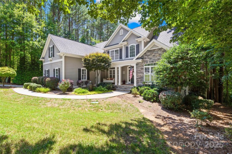 Property image 2 of 2455 Talbot Court in Northview Harbour, Sherrills Ford, NC 28673