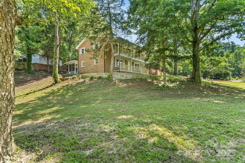 Property image 3 of 103 Emorywood Drive in Emorywood, Morganton, NC 28655