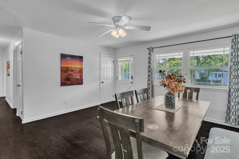 Property image 3 of 4930 Crestmont Drive in Windsor Park, Charlotte, NC 28205